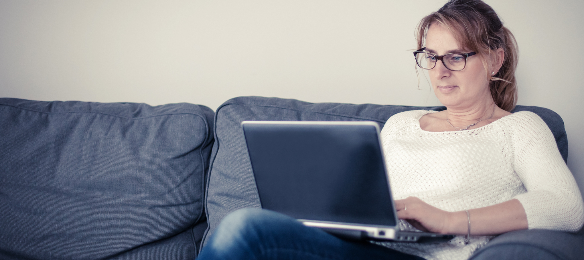 vrouw met laptop diabetes en werken